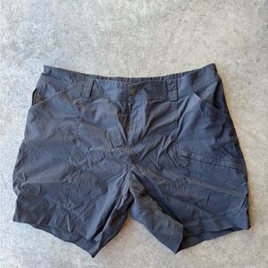 Duluth Trading Co Women's Black Cargo Shorts